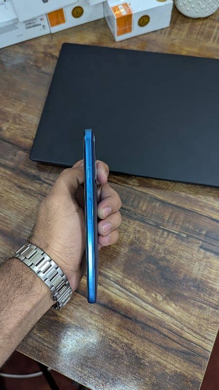 Redmi note 11 one hand use phone 5