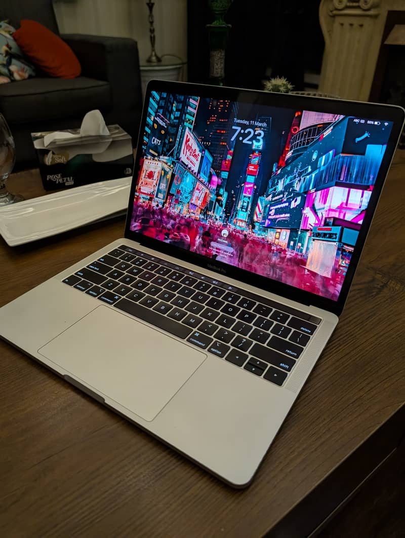 MacBook Pro 2018 - Lush Condition 0