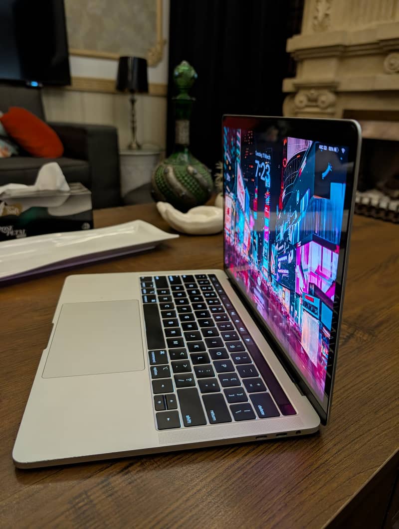 MacBook Pro 2018 - Lush Condition 1