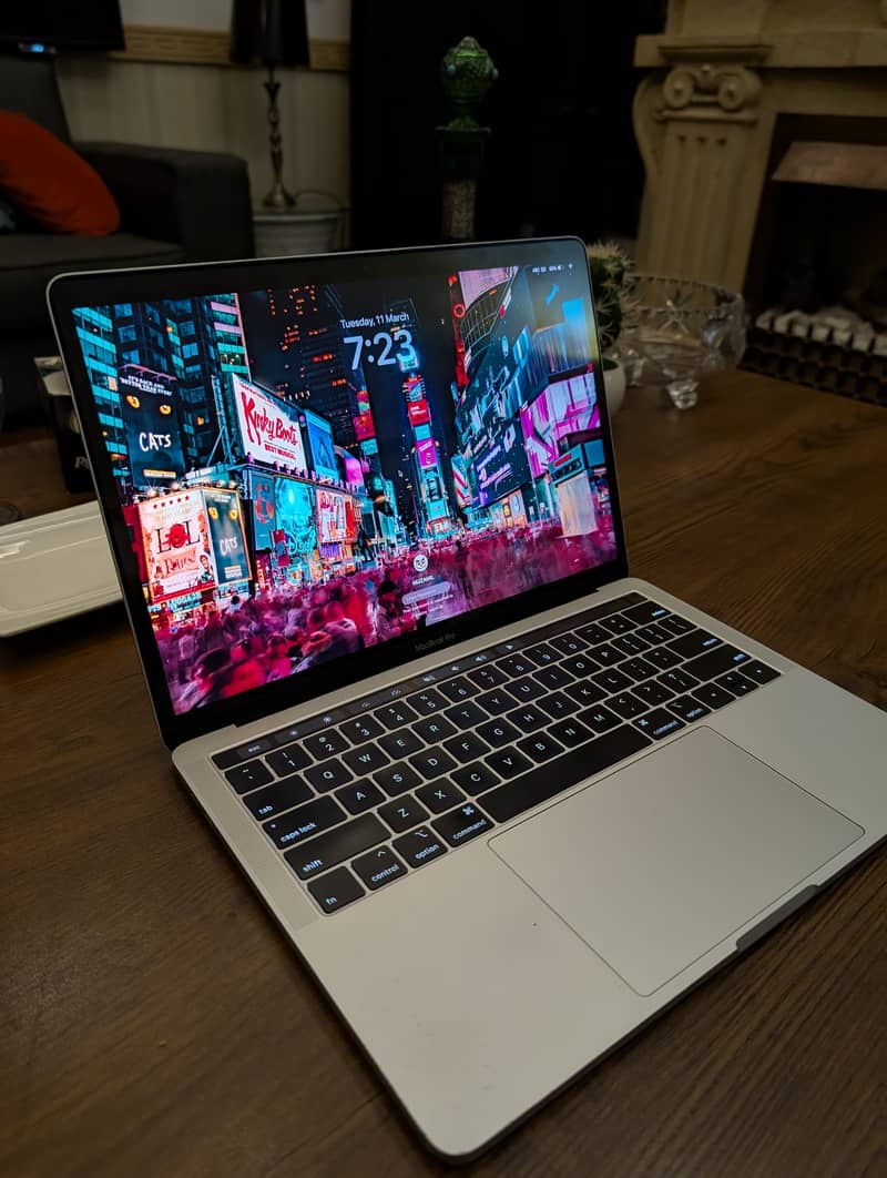 MacBook Pro 2018 - Lush Condition 4