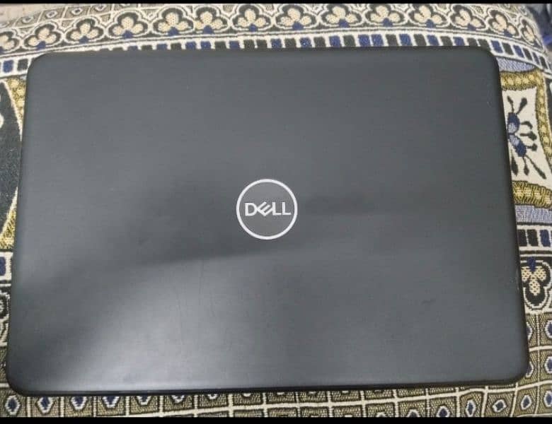 Dell  i3 7 Generation. 4 GB RAM l 128 SSD 3