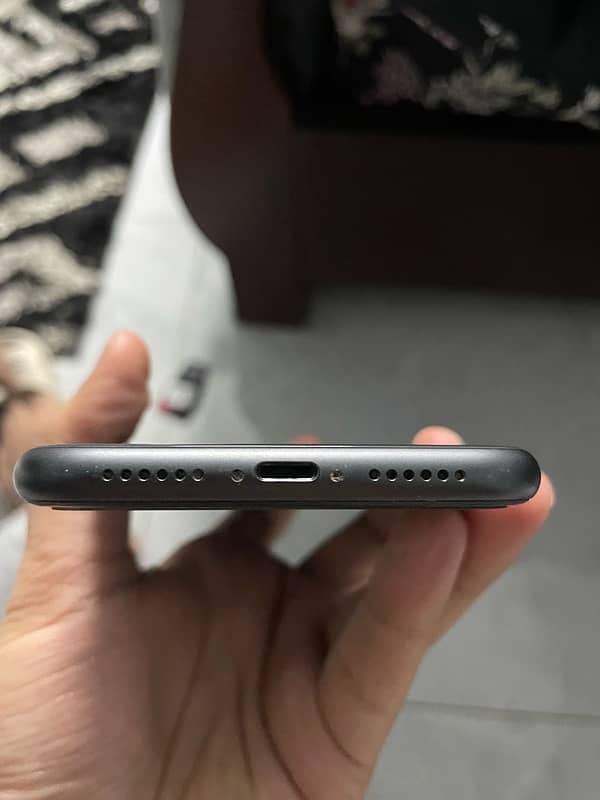 Iphone 11 64GB NON Pta Factory Unlock Box 2