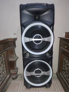 Dj loud by perfect speaker