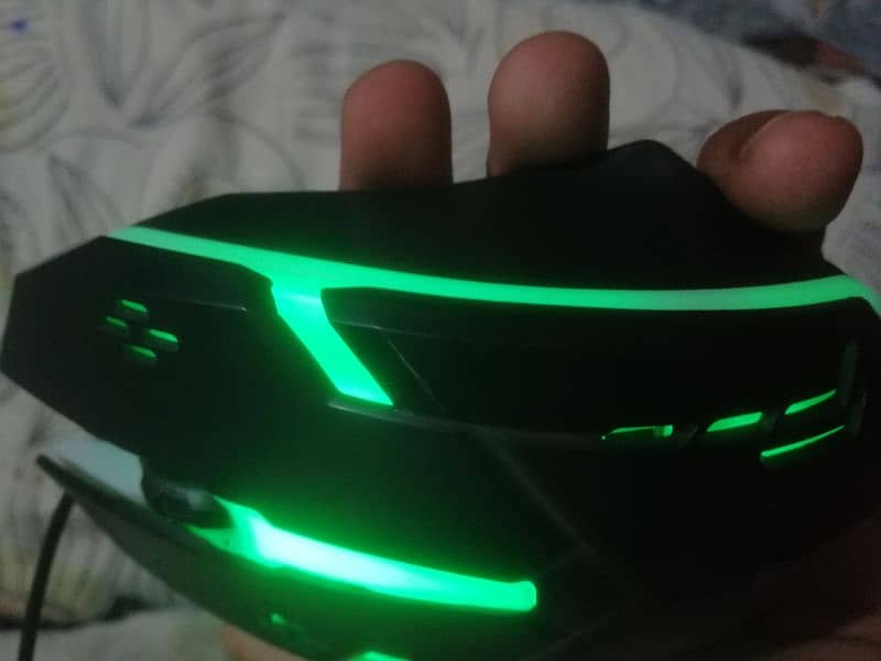 RGB gaming mouse with free mouse pad 3