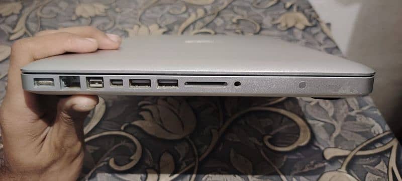 Macbook pro 2011 model fresh 3