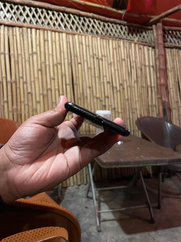 IPHONE SE 2020 5