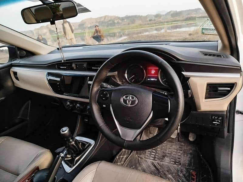 Toyota Altis Grande 2014 1