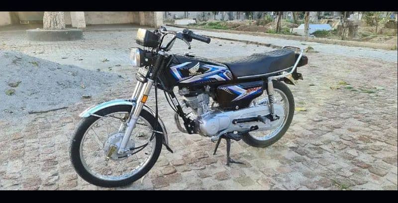 Honda 125 black Urgent sale only call:0348 4948134 0