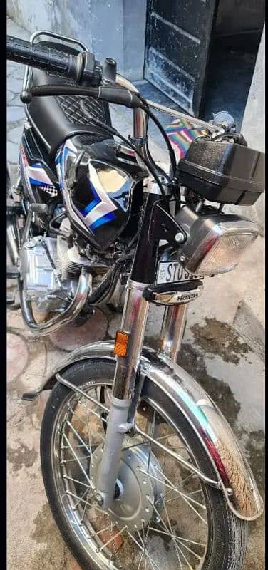 Honda 125 black Urgent sale only call:0348 4948134 2