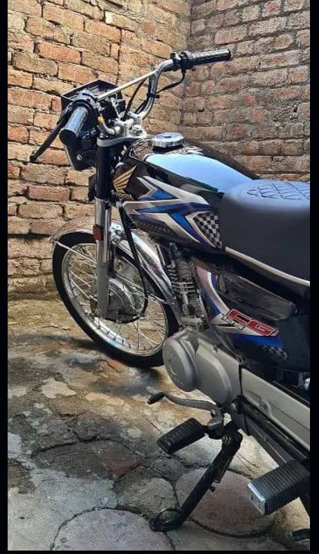 Honda 125 black Urgent sale only call:0348 4948134 3