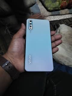 I'm sellingy vivo s1 8/256 storage new monile