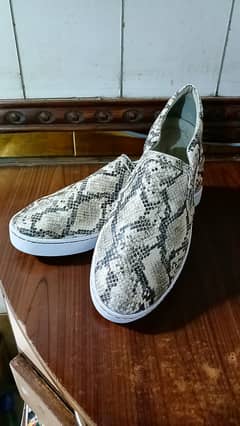 CLARKS (Snake Leather Sneakers)