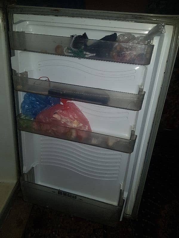 asalamualikum used condition fridge ha 4