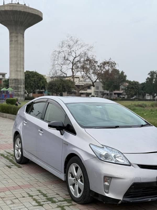 Toyota Prius 2013 4