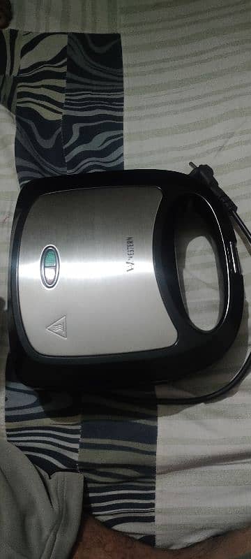 non stick sandwich maker 2