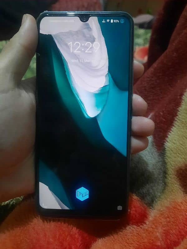 selling my v20se 8gb 128gb on display finger 10/10 2