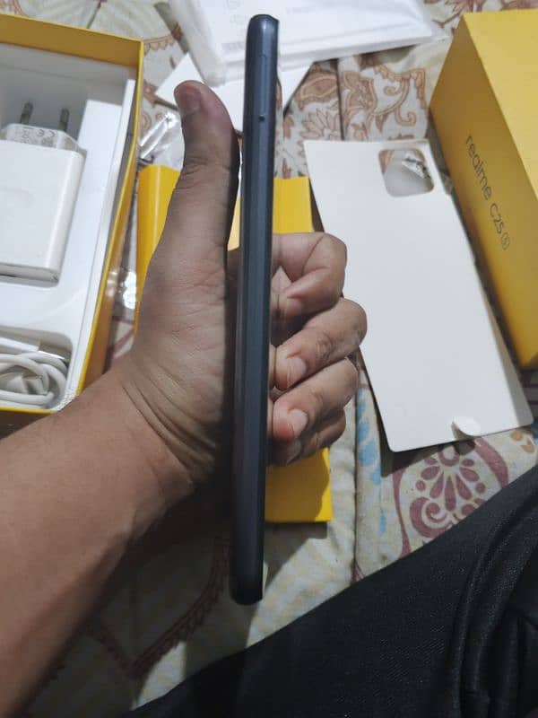 realme c25S 4 128 6