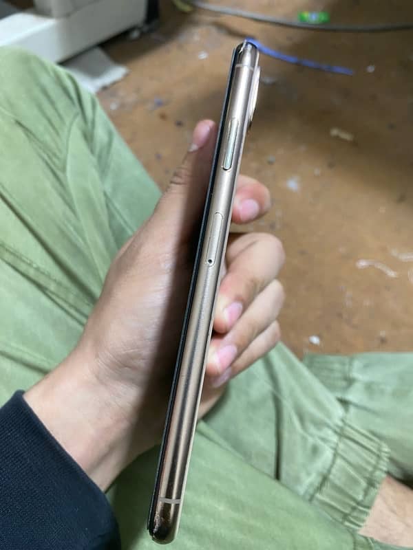 iphone XsMax 64 GB Non pta 4