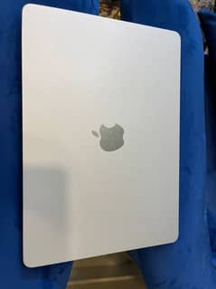 Apple Macbook Air 13.6 inch