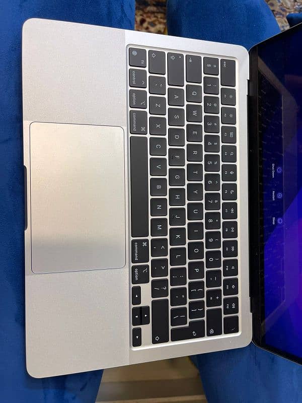 Apple Macbook Air 13.6 inch 1