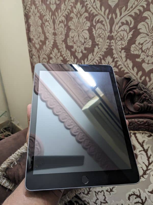 Apple iPad 5th Generation 1