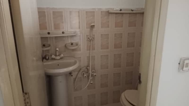 3 BED DD 1st Floor For Rent Available 11