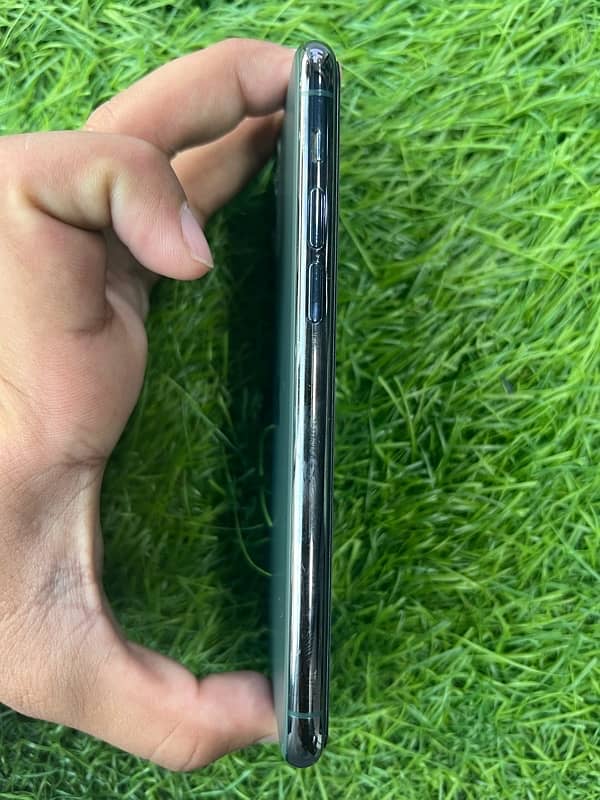 iPhone 11 pro factory 64GB 70 percent battery water pak condition sad 2