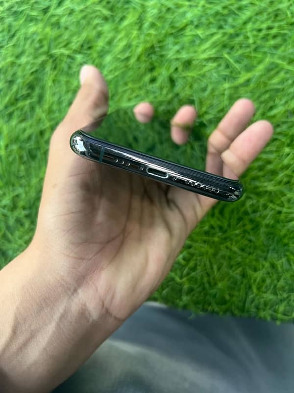 iPhone 11 pro factory 64GB 70 percent battery water pak condition sad 3