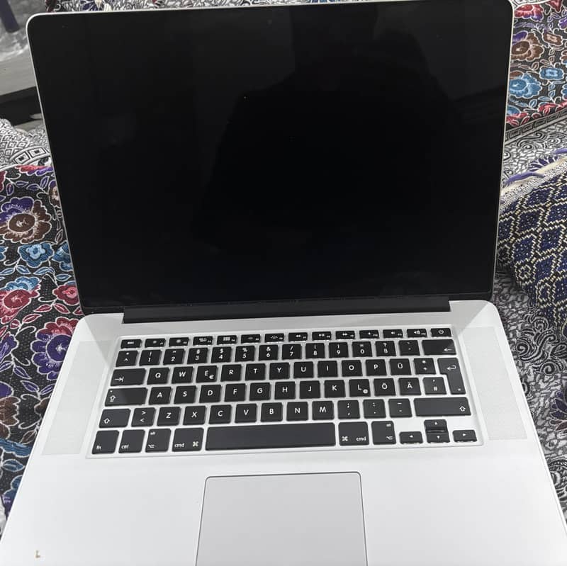 macbook pro 2015 15 inch display 0