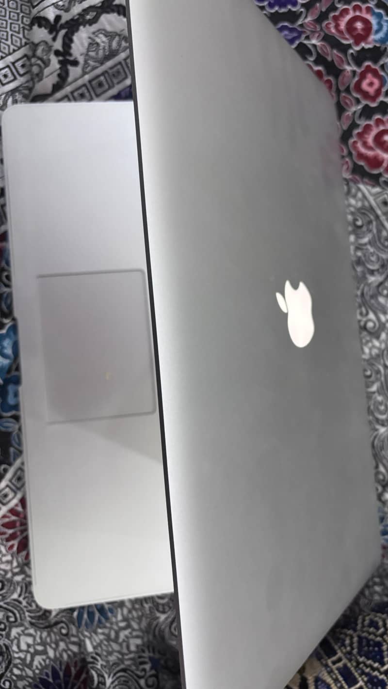 macbook pro 2015 15 inch display 1