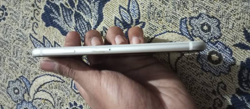 iphone se 2020 hai all okay non pta 4