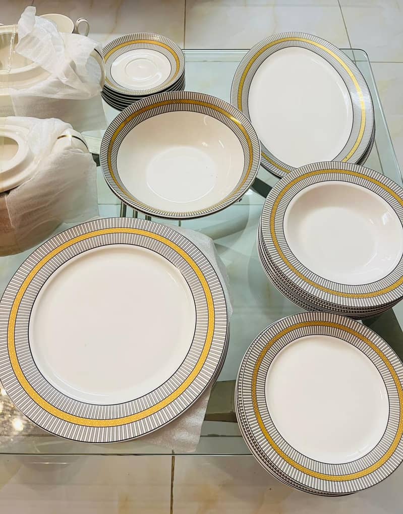 Brand new Dinner sets 4