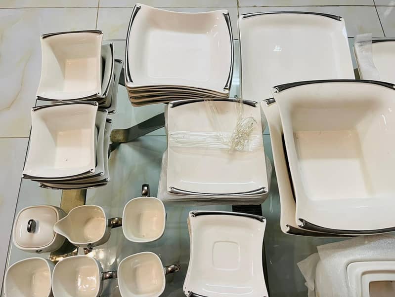 Brand new Dinner sets 12