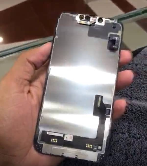 iphone 14 pull out lcd 1