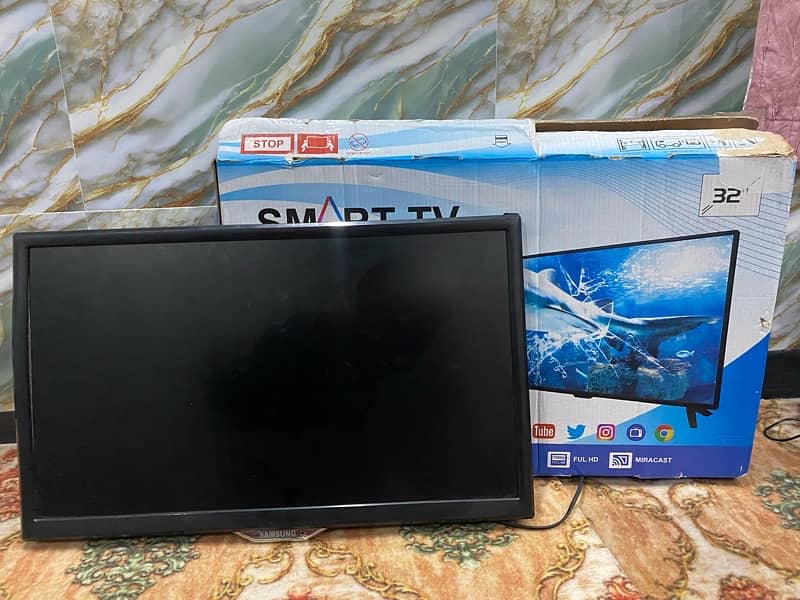 Playstation 4 (1 Tb) (jailbreak) along with 32 inch lcd 3