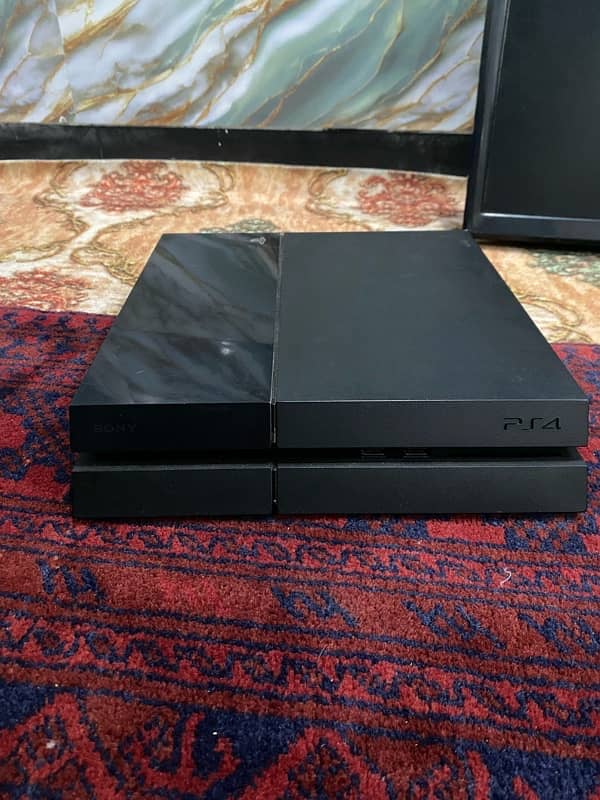 Playstation 4 (1 Tb) (jailbreak) along with 32 inch lcd 4