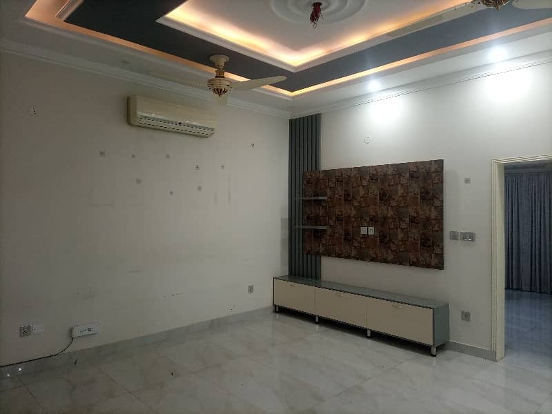 10 Marla Lock Option For Rent Available In Bahria Town 0