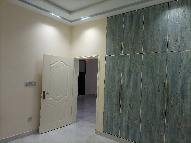 10 Marla Lock Option For Rent Available In Bahria Town 9