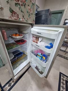 dowlance refrigerator in good condition