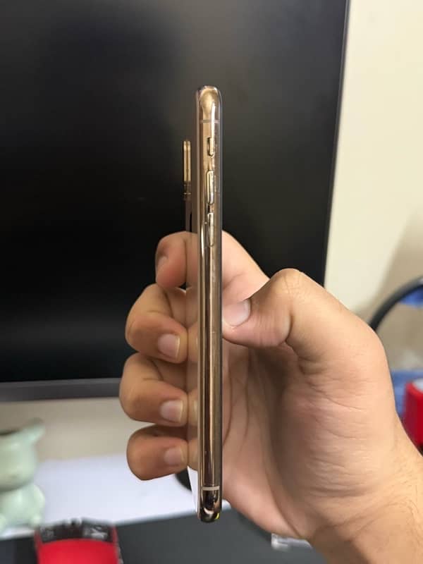 iPhone XS Gold PTA Approved 4