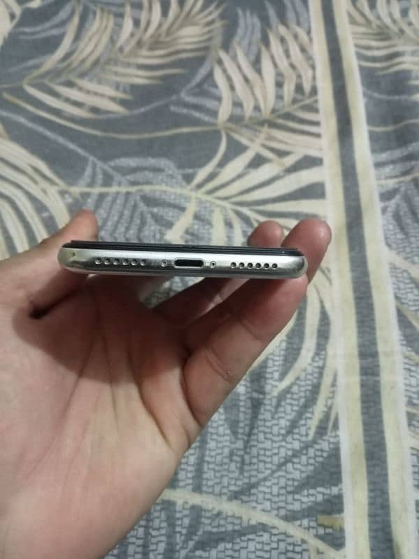 Apple iPhone X 4