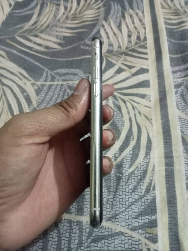 Apple iPhone X 6