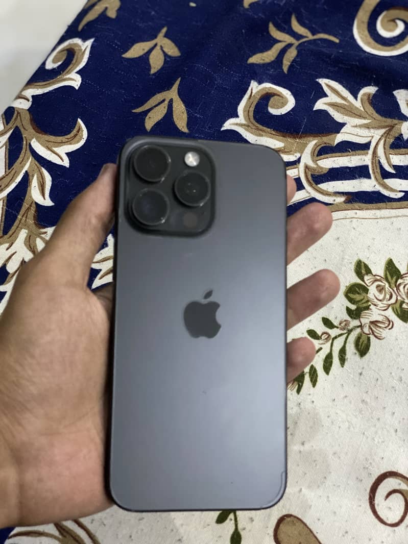 Apple iPhone 15 Pro Max 2