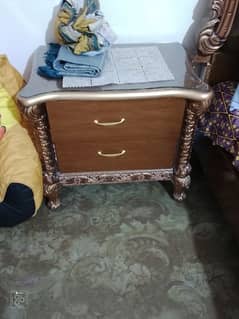 Only bed r side table