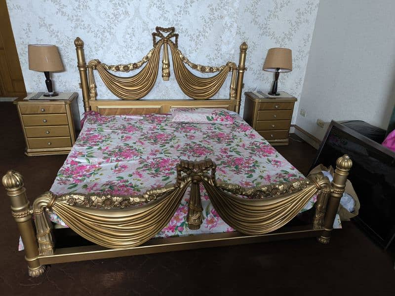 king Beds,side tables and dressing table 8