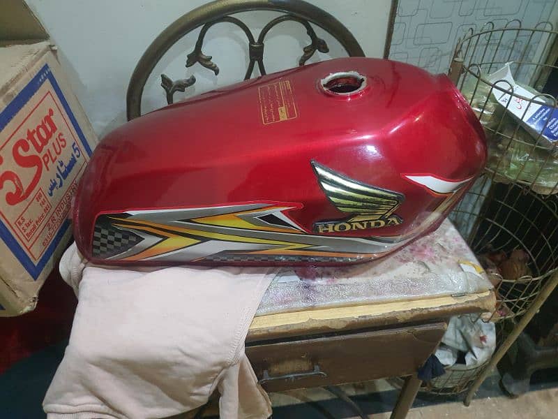 ammm seeling honda 125 fuel tank all accessories just 3 months use 1