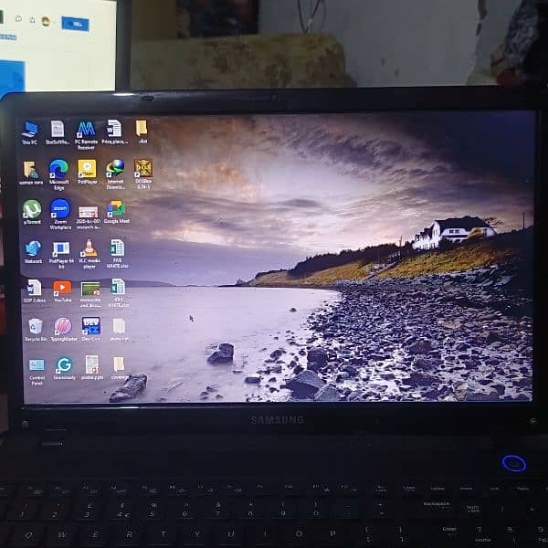 Samsung Core i 5 8 gb Ram Big display laptop 2