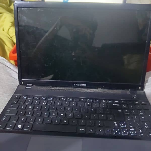 Samsung Core i 5 8 gb Ram Big display laptop 7