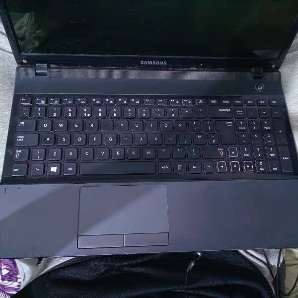 Samsung Core i 5 8 gb Ram Big display laptop 8