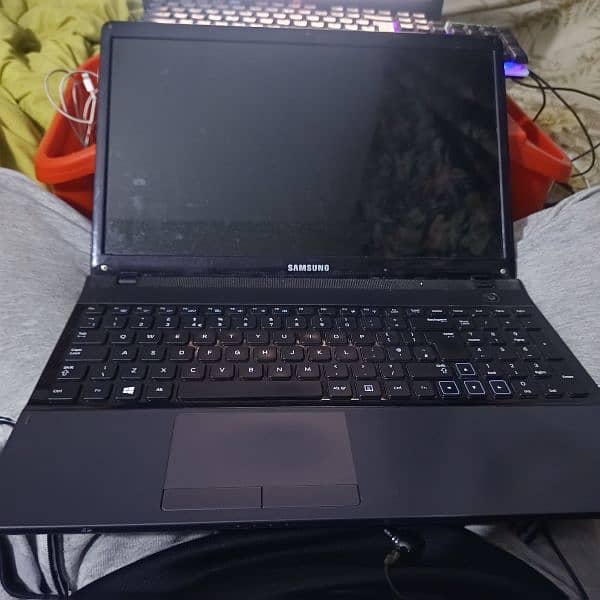 Samsung Core i 5 8 gb Ram Big display laptop 10